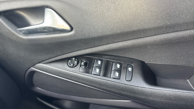 Vauxhall Crossland 1.2 Turbo [130] Design 5dr Auto Petrol Hatchback